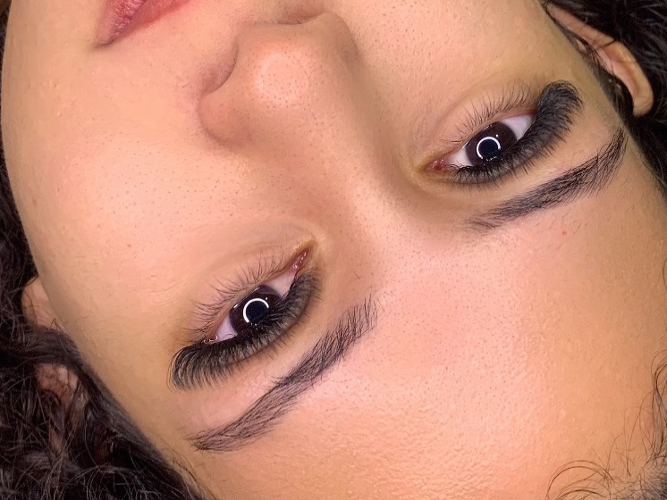 Tamilys Milena extensão de cílios e design de sobrancelha